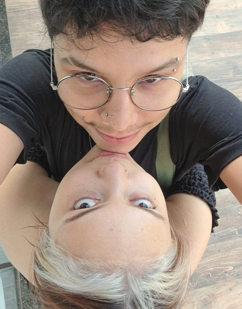 jvtzgs's tweet photo. oi.
​demorei uns 3 dias pra escrever isso tudo, e isso só mostra o quão fácil parece pra você, que talvez escreveria em 30 minutos. é engraçado como, mesmo depois de quase quatro anos, eu ainda me surpreendo com tudo o que você faz.
+ https://t.co/J1PAWJ2UMf