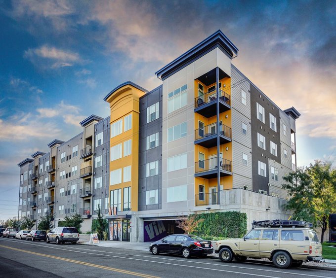 The common denominator of beauty?
USE ONE DAMN MATERIAL.

This? 👇  ........................... or That? 👇