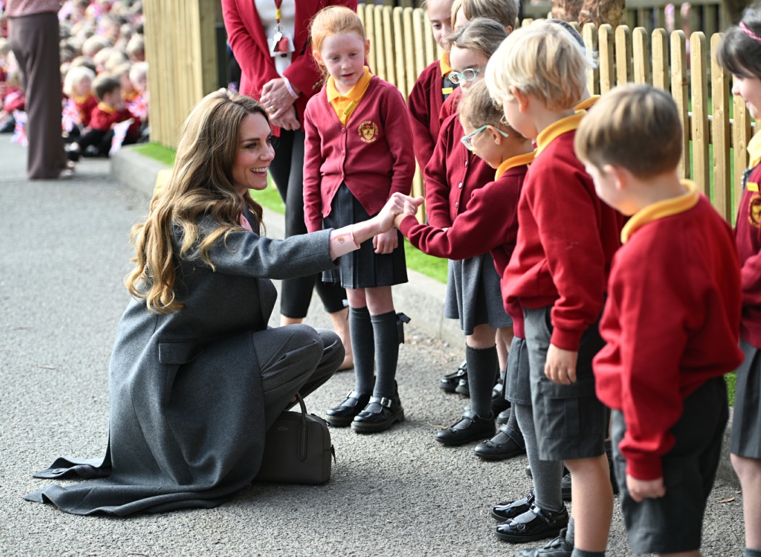 KaiseratCB's tweet photo. Princess Kate coauthored an essay about how smartphones are bad for kids https://t.co/vD5KJx6s5k https://t.co/2Qa0Mqf9wu