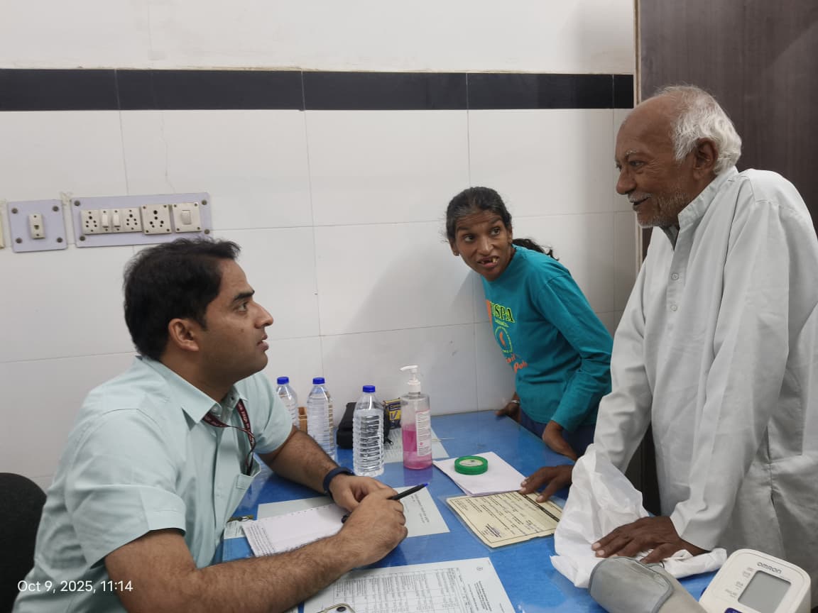 #विश्व_मानसिक_स्वास्थ्य_दिवस_2025 पर #एम्सजोधपुर एवं  के सहयोग से दानवाव स्थित जनजातीय स्वास्थ्य एवं अनुसंधान केंद्र–टेलीमेडिसिन सेंटर द्वारा सीएचसी #आबूरोड़ में #मानसिक_स्वास्थ्य_जांच_एवं_उपचार_शिविर आयोजित किया गया।
एम्स जोधपुर की टीम ने निःशुल्क परामर्श व उपचार प्रदान किया।