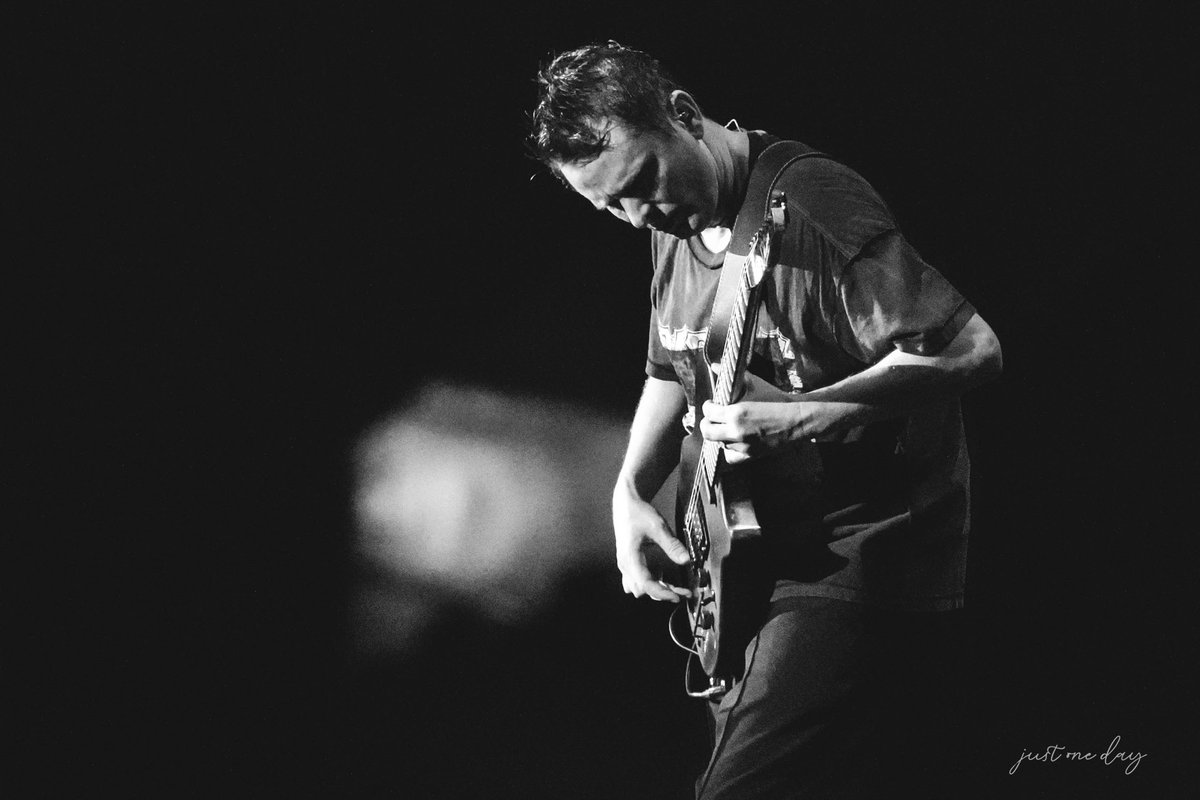 justonedayanon's tweet photo. #Muse #MatthewBellamy 

250927 MUSE LIVE IN KOREA https://t.co/4l2MtpfxId