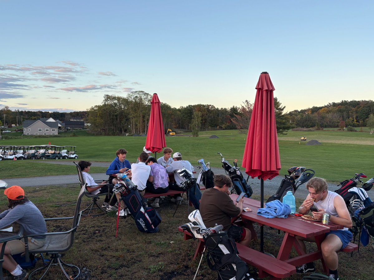 MHHSGolf's tweet photo. My favorite tradition! Last practice…Ryder Cup event with pizzas &amp; snacks. Team Landon wins the event, 3-0. Awesome season. 22 players! Effort, commitment, etiquette were top notch. 10-4 league record. 4 sectional players, 2 still playing. Program in GREAT shape. @MH_Athletics https://t.co/8Uwou9vf8Y