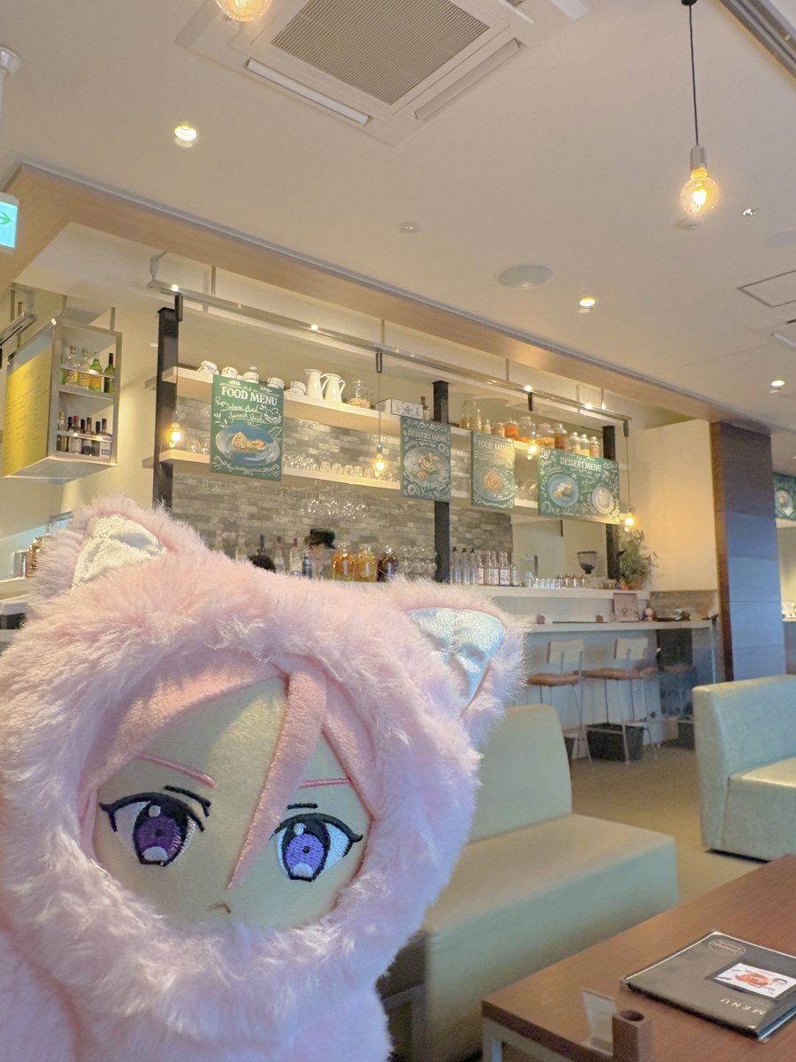 uinust's tweet photo. こはぬはカメラじっと見てくれるけどひぐまはんは野生だから見てくれない https://t.co/Be7vm6KZM0
