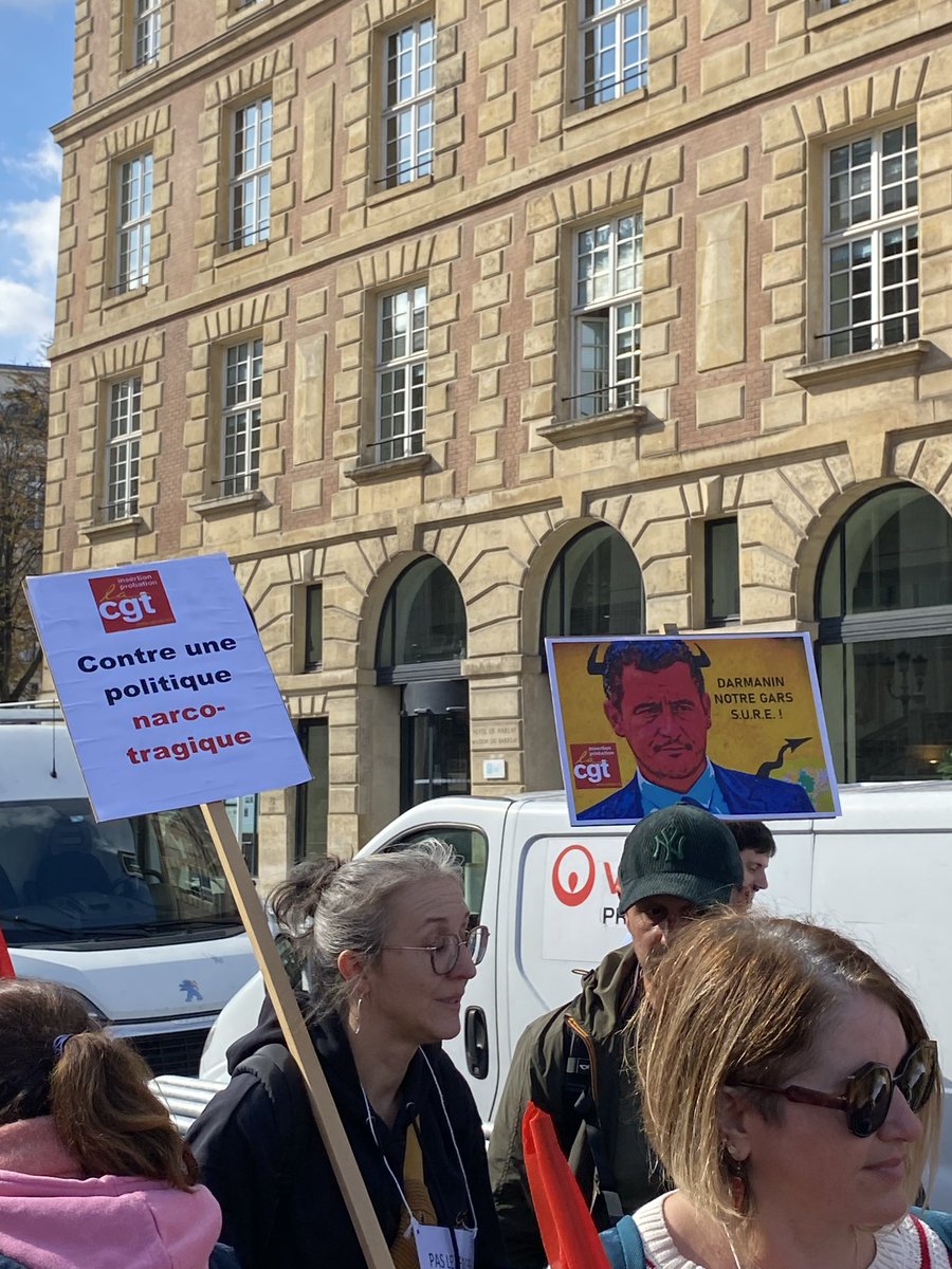 SimonnetDeputee's tweet photo. Soutien aux agent-es du SPIP ! 

Le ministre démissionnaire de la justice G. Darmanin doit abandonner son projet de loi SURE. 

La solution ce n'est pas le tout carcéral mais l'insertion et l'aménagement de peine, seule réponse pénale efficace face à la récidive ! https://t.co/bgY02p8SxD