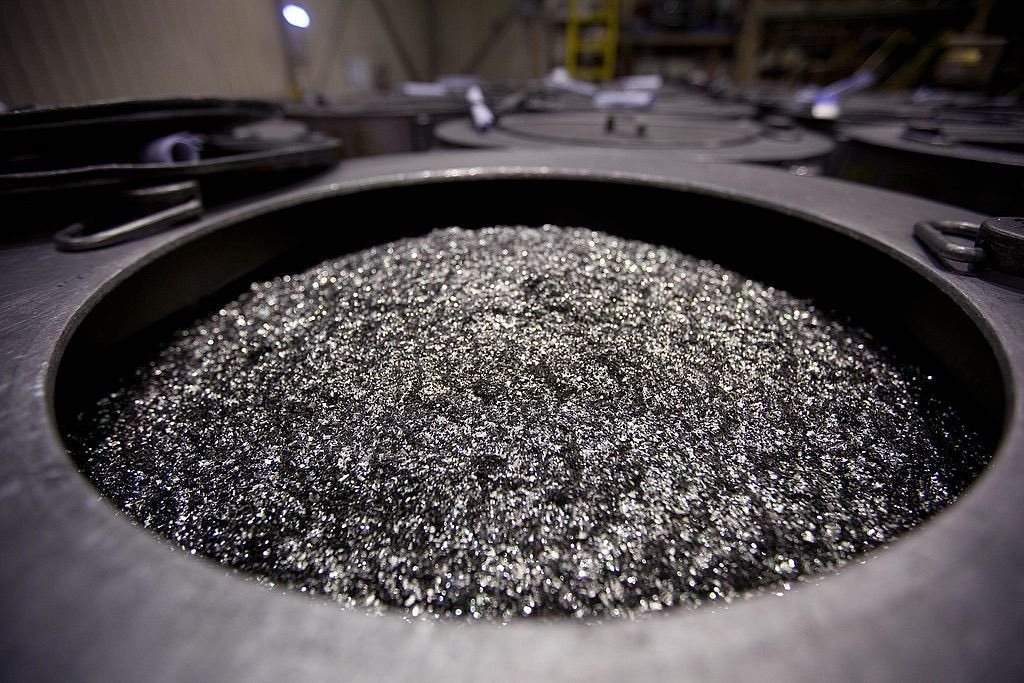 China endurece las reglas de exportación de tierras raras, limitando tecnología crítica y presionando a la industria global de semiconductores y defensa. ¿Impacto? Más volatilidad en precios y cadenas de suministro. 🌐⚙️ #Tecnología #Semiconductores #ComercioExterior