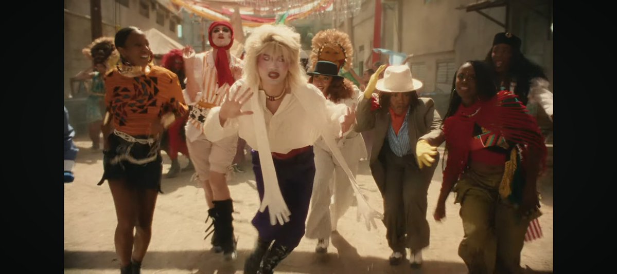 KarmaButterfli's tweet image. I Need U Back was Kaze fully committed to the 80s' era of music he pulled from for Prema - a little MJ, some Culture Club. Club kids, drag queens, full glam for everyone, with smooth moves, a full on dance break and ATTITUDE. Kaze, you killed it again!!!