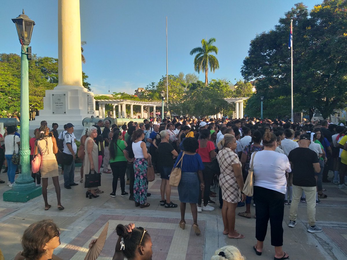eptstgo's tweet image. Los trabajadores de la Empresa Provincial de Transporte presentes en  la concentración en solidaridad con Palestina. 
#MitransCuba 
#eptstgo
#SantiagodeCuba