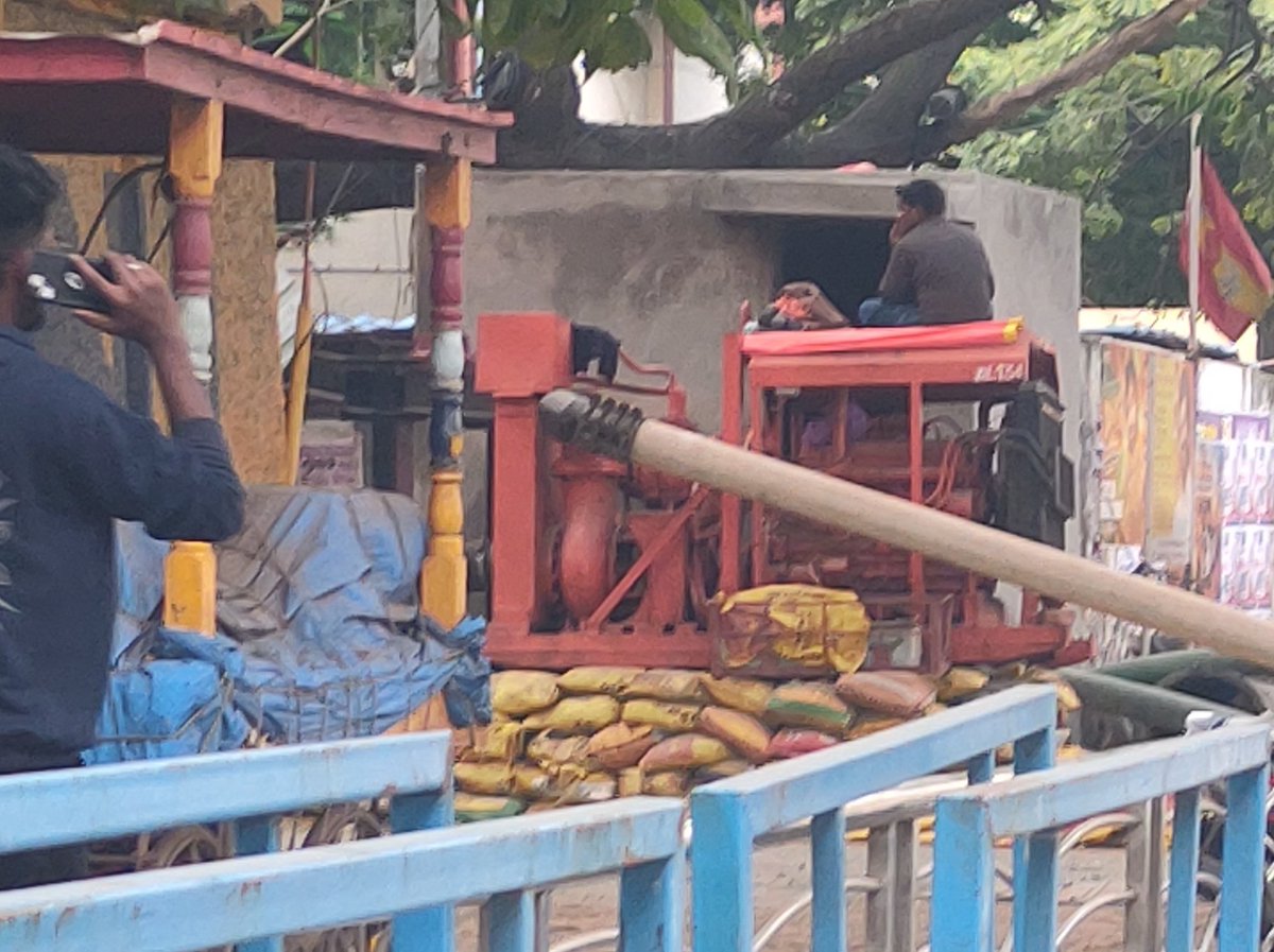 gopalakrishanv's tweet image. பல கோடிகள் செலவு செய்து மழைநீர் கால்வாய் கட்டிய பிறகும், தற்போது ராட்சஷ பம்பிங் மோட்டார் நிறுவப்பட்டுள்ளது. சென்னை-78, கே.கே நகர், பாரதிதாசன் காலனி மெயின் ரோடு,  மாம்பலம்  தாலுக்கா அருகில். #swd