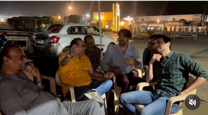 raomeenakshi7's tweet photo. #AhamSharma...#Satta on @HungamaOTT ...#AhamAsDev fantastic actor .That role as a Gambler suits you but no smoking and chilling much .Name sake, ok ? Some old clips off screen .All are lucky .I'm always unlucky ๐ญ๐ญ https://t.co/86yRVBQZOu