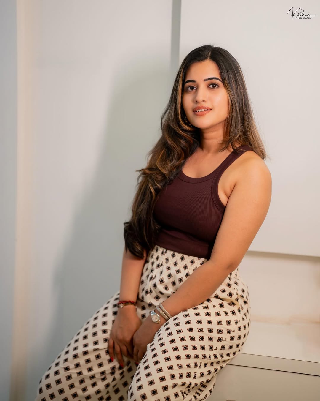 G20WL1hasAARs2h?format=jpg&name=large