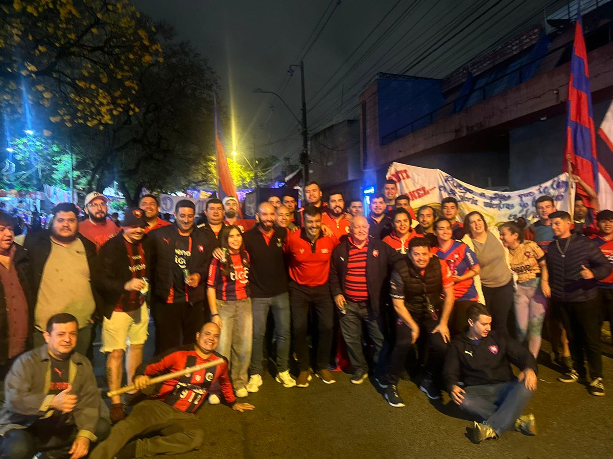 guilleArceCCP's tweet photo. Incansable Campaña de Darío Delgado para llegar a la Dirigencia del club.
Necesitamos gente nueva y activa para #CerroPorteño
RENOVACIÓN TOTAL ✅
#MundoCerro 🌎🔴🔵
@RubenRCerro ®️®️ https://t.co/laJikbj7Gb