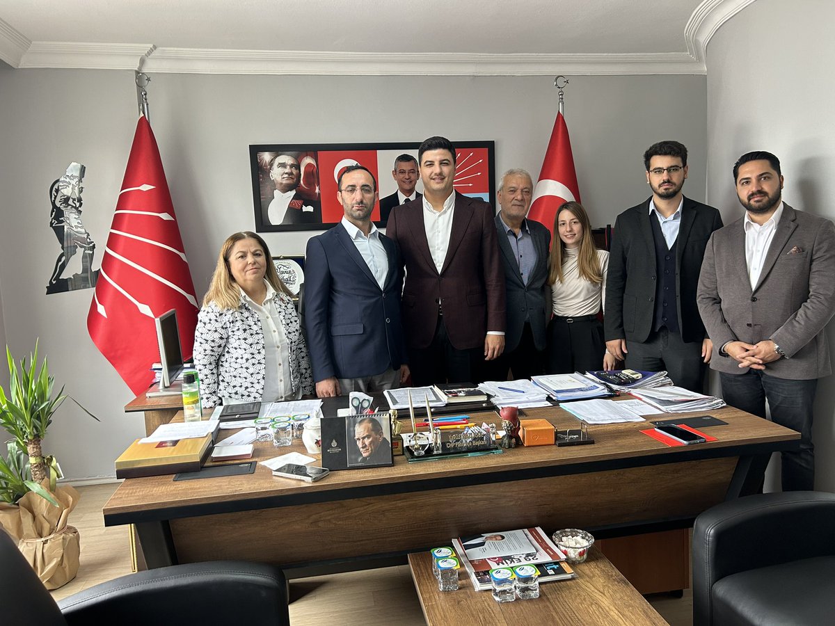 Parti Meclis Üyemiz,değerli yol arkadaşım Bedirhan Berk Doğru ilçemize hayırlı olsun ziyaretinde bulundu.

Ziyaretlerinden dolayı değerli başkanıma teşekkür ediyorum.

Direnişin ve umudun partisi Cumhuriyet Halk Partimizi iktidara getirmek için var gücümüzle çalışacağız.