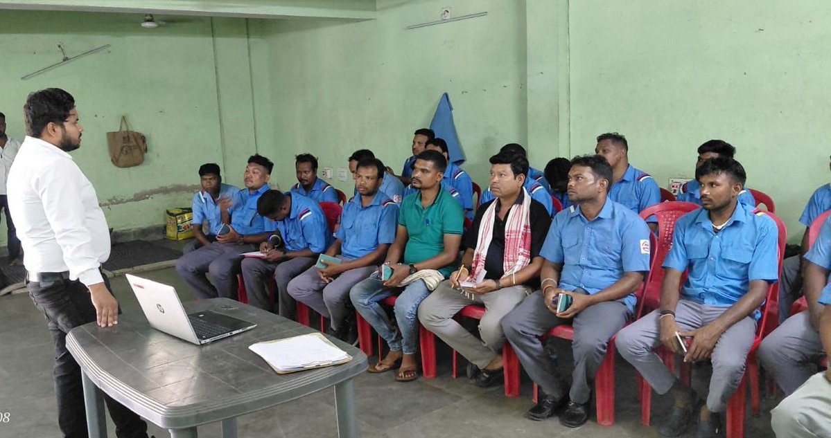 CRUT_BBSR's tweet image. Glimpses of #AmaBus Captains’ training conducted at Rourkela depot.

The program which will continue till Saturday focuses on strengthening drivers’ behavioural &amp;amp; technical skills to ensure safer and more efficient rides across the city.
 #AmaBusinRourkela #TrainingForExcellence