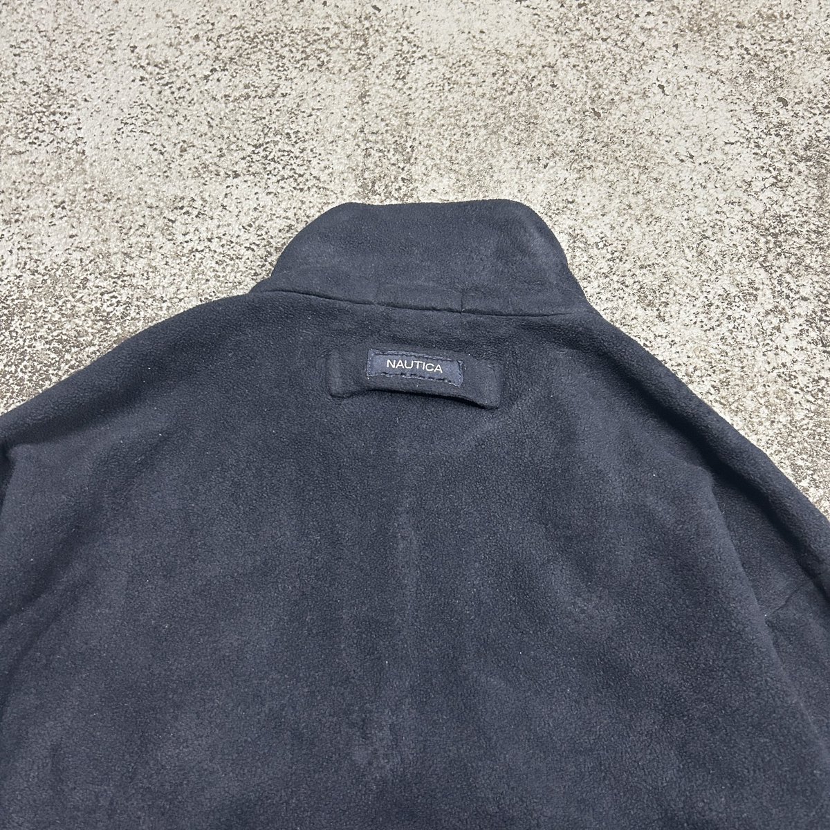 orb_usedonline's tweet photo. ▷10/11(土)20:00〜入荷

NAUTICAのハーフジップフリース。
無駄のないミニマルなデザインに、胸元のブランドロゴ刺繍がさりげないアクセント。
ゆったりしたサイズ感で、ストリートにも古着スタイルにも馴染みます。

アイテムはこちらから購入出来ます↓
https://t.co/ApGSp7gROP https://t.co/SxyYG4J5dI