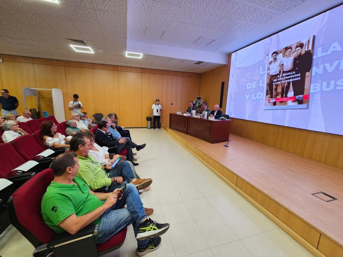 Manuel Romero ha condensado en el libro 'La Sevilla de los tranvías y los autobuses' toda una vida de dedicación, trabajo y compromiso con la empresa de transportes de Sevilla <a href="/tussamoficial/">TUSSAM</a>.

Mi enhorabuena por un relato apasionante de una ciudad que merece la pena conocer.