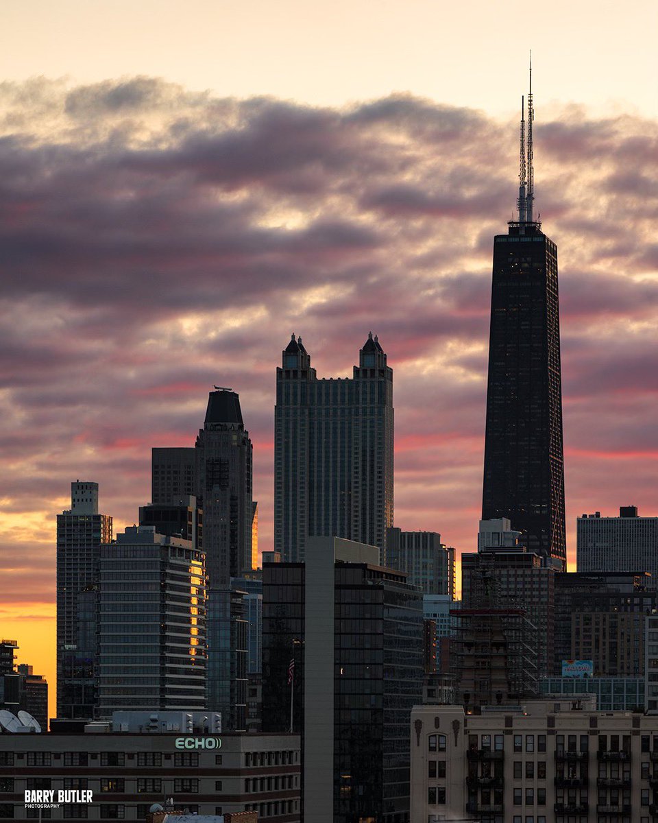 Little Pink Accents for You and Me.   Thursday's sunrise over the Chicago skyline.  #weather #news #ilwx #chicago