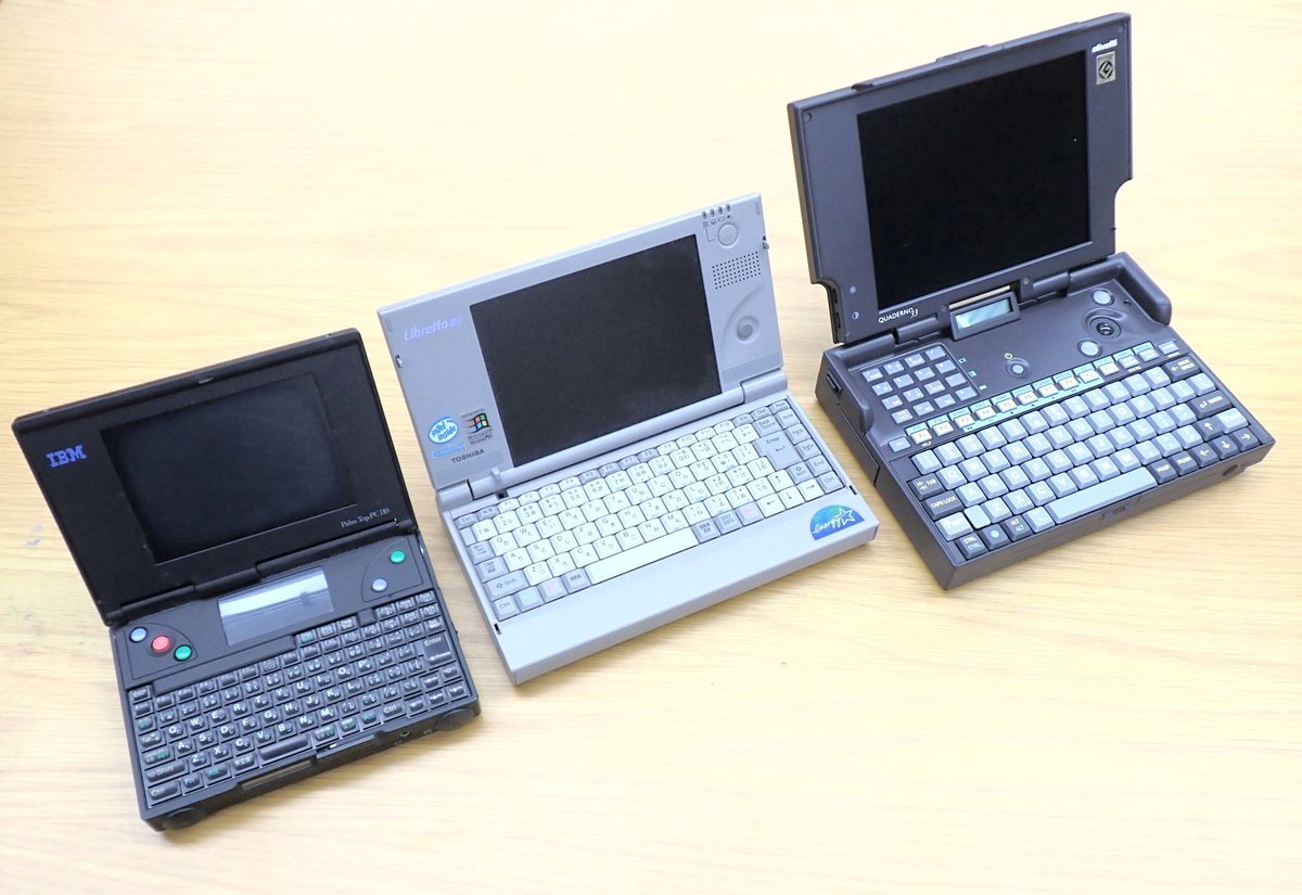 ミニノートパソコンが大人気だった時代
「ガラパゴスケータイ」時代のモバイル情報機器は、ミニノートパソコンでした。

写真左:IBM Pulm Top PC110
1995年10月に日本IBMから発売されたA6ファイルサイズの超小型パソコン。
CMキャラクターとしてウルトラマンを起用し「ウルトラマンPC」と呼ばれた。