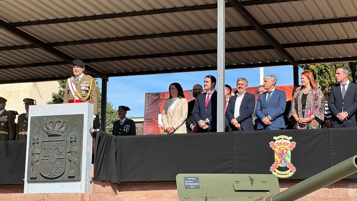 jcsquinones's tweet photo. La #Junta de #CastillayLeón acompañó al V Batallón de Intervención en Emergencias #BIEM de la #UME en la celebración de la festividad de su patrona, Nuestra Señora del Rosario, en la Base Militar Conde de Gazola, en Ferral del Bernesga #León. https://t.co/iolBWCD8Qq