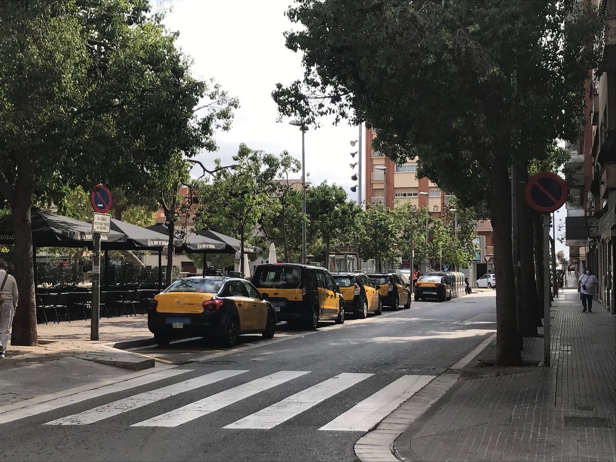 El taxi groc i negre és un mitjà de transport metropolità!

Milers de persones es desplacen cada dia en taxi entre els municipis de l'àrea metropolitana de Barcelona.

Badalona, Sant Adrià, l’Hospitalet… 👉 Des d’on el demanes tu?

#EstimoelTaxi #AMB