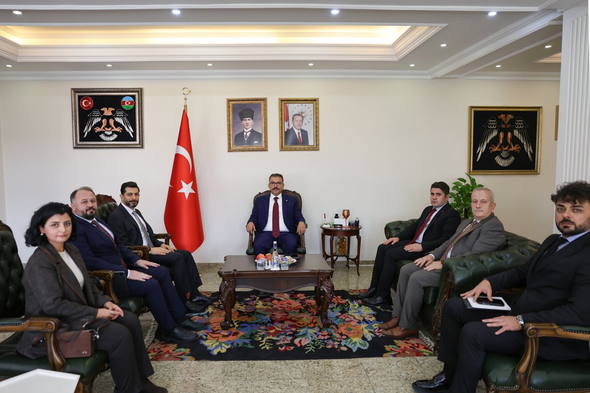 Iğdır Valiliği (@igdirvaliligi) on Twitter photo Çevre, Şehircilik ve İklim Değişikliği Bakanlığı Kentsel Dönüşüm Genel Müdürü Bedri Sinan Gül, Kentsel Dönüşüm Daire Başkanı Selçuk Karaduman, İl Müdürü Mahmut Gültekin ve beraberindeki heyet, Valimiz Ercan Turan'ı makamında ziyaret etti. Çevre, Şehircilik ve İklim Değişikliği Bakanlığı Kentsel Dönüşüm Genel Müdürü Bedri Sinan Gül, Kentsel Dönüşüm Daire Başkanı Selçuk Karaduman, İl Müdürü Mahmut Gültekin ve beraberindeki heyet, Valimiz Ercan Turan'ı makamında ziyaret etti.