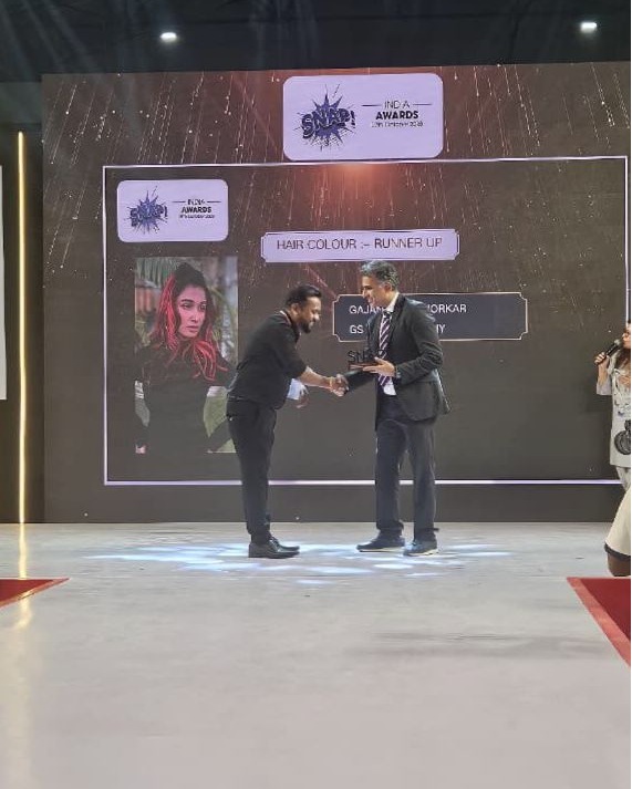 Applauding Gajanan Shirjorkar, our talented runner-up, for his impressive artistry and passion that lit up the stage. 

#professionals #mumbaiexpo #event #professionalbeautyevent #beautyexpo #snapwinners #runnerup