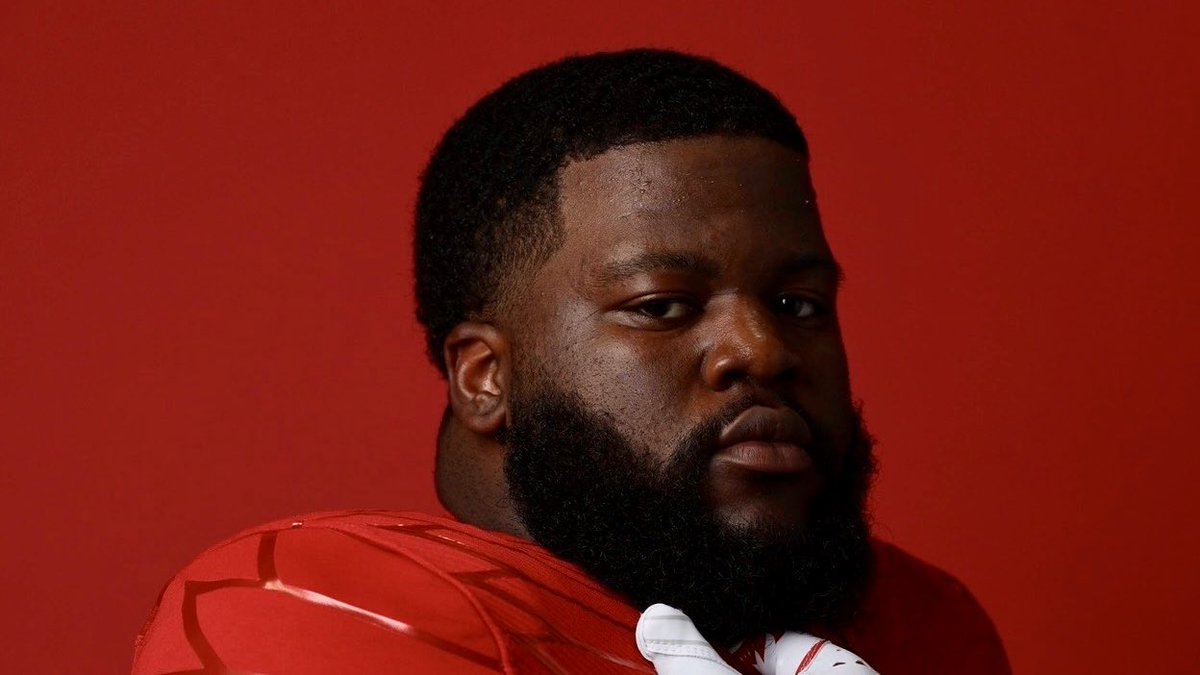 Here’s my Q&amp;A with former <a href="/LouisvilleFB/">Louisville Football</a> ⭐️ defensive player, <a href="/Dtell99/">Dezmond Tell</a> . Here we chat all things life &amp; 🏈. 

<a href="/GoCards/">Louisville Athletics</a> x <a href="/uofl/">University of Louisville</a> 

🔗 bosemermediallc.com/post/life-foot…