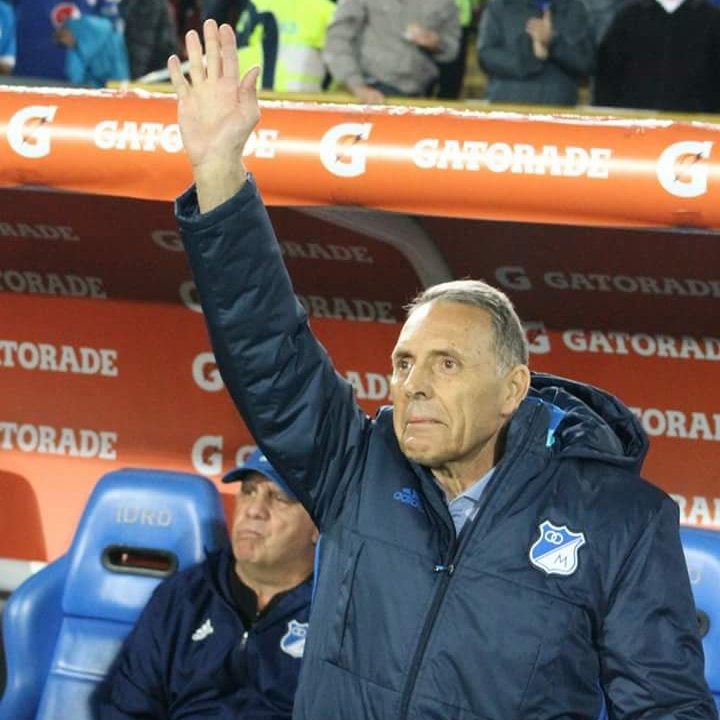 Dolor por la partida de Miguel Ángel Russo.
Un hombre del fútbol, serio, trabajador y respetado por todos. De estirpe quemera.
Mi acompañamiento a su familia y a todos los que compartieron desafíos y alegrías junto a él.
Q.E.P.D.

HURACÁN Y NADA MÁS.