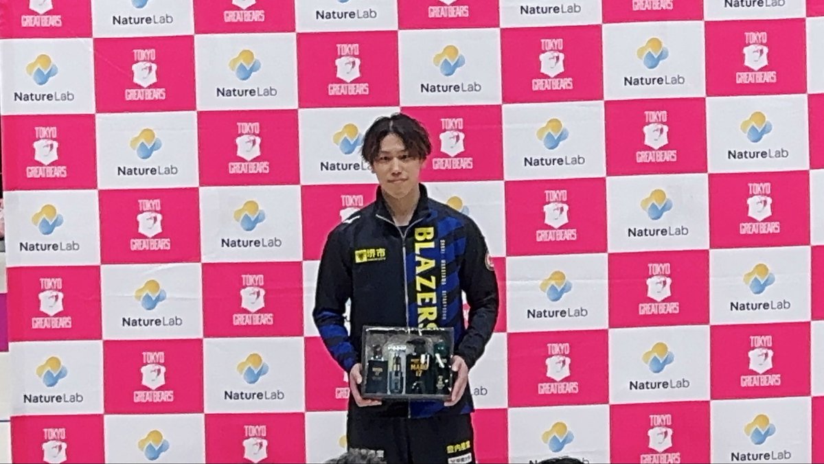 大宅真樹 Oya Masaki (@m_oya_official) on Twitter photo 【🏐試合結果🏐】
三光産業 presents 東京グレートベアーズ 2025-26プレシーズンマッチ
27-29 ✖️
25-19 ⭕️
21-25 ⭕️
26-24 ⭕️
MIP #大宅真樹 ✨
11番ユニ、おーやくんタオルなど
ありがとうございました🔥
#日本製鉄堺ブレイザーズ <a href="/sakaiblazers/">日本製鉄堺ブレイザーズ</a>
#大同生命SVリーグ
#volleyball
by STAFF 【🏐試合結果🏐】
三光産業 presents 東京グレートベアーズ 2025-26プレシーズンマッチ
27-29 ✖️
25-19 ⭕️
21-25 ⭕️
26-24 ⭕️
MIP #大宅真樹 ✨
11番ユニ、おーやくんタオルなど
ありがとうございました🔥
#日本製鉄堺ブレイザーズ <a href="/sakaiblazers/">日本製鉄堺ブレイザーズ</a>
#大同生命SVリーグ
#volleyball
by STAFF