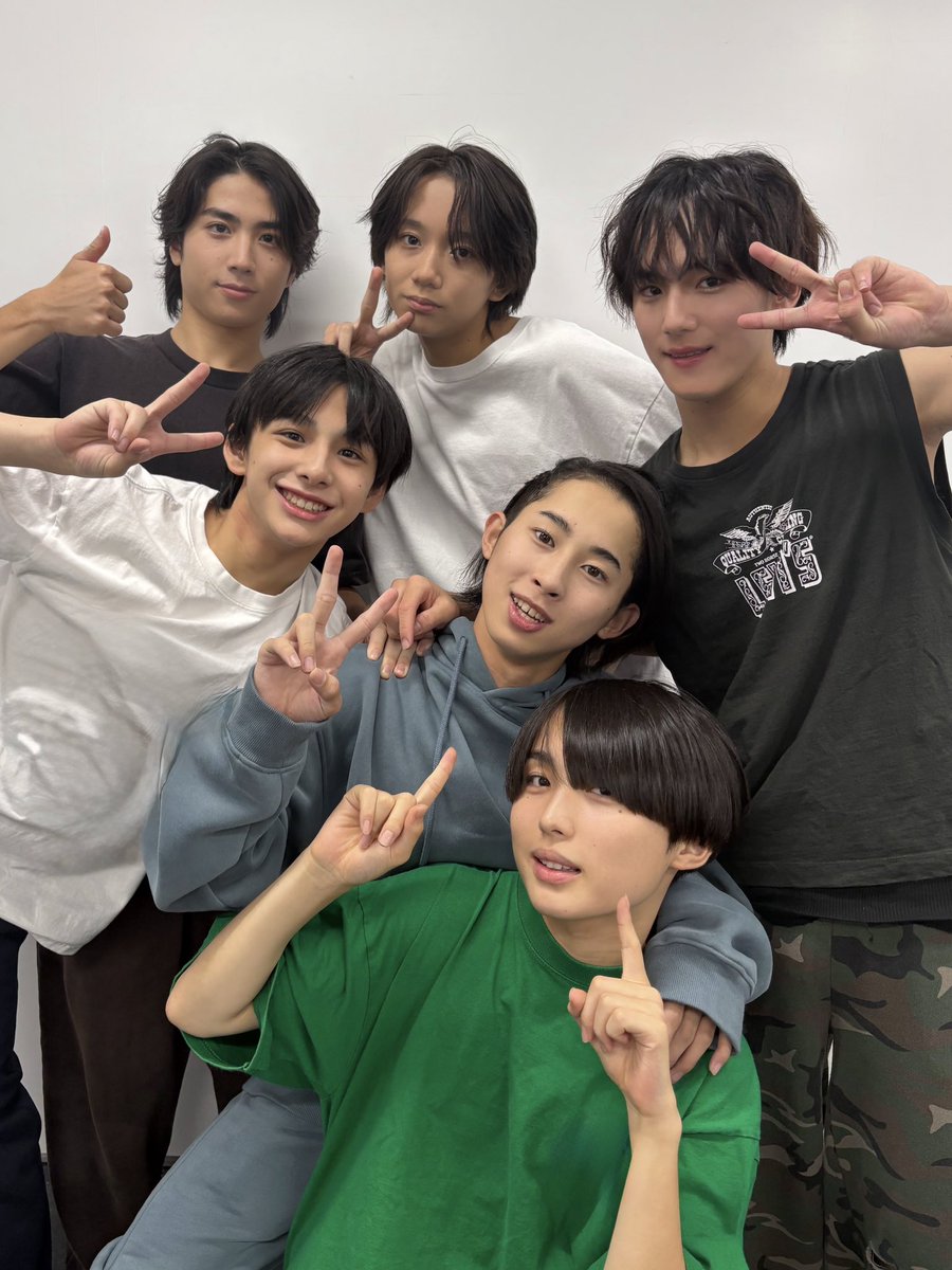 #NEWS さんのライブツアー
『 NEWS LIVE TOUR 2025 変身 』に
バックとして出演させていただいている
#渡辺惟良 #上原剣心 #高橋奏琉 #小山十輝 #小久保向一朗 #岡橋亮汰 🕺💫

無事に神奈川公演が終演しました🌉

次はラスト、福岡公演🍜
最後までよろしくお願いします‼︎

#NEWS_変身