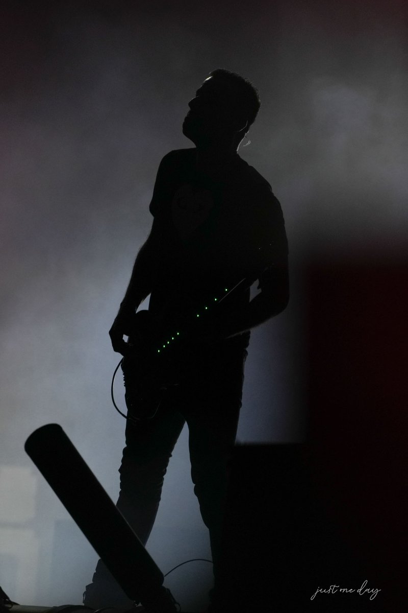 justonedayanon's tweet photo. #Muse #ChrisWolstenholme #MatthewBellamy   

250927 MUSE LIVE IN KOREA https://t.co/jGvGRe7P66