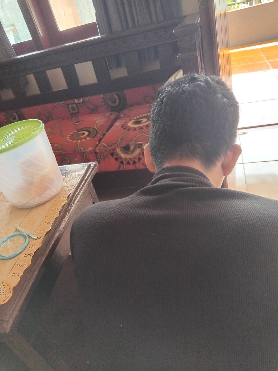 RismaAzizah44's tweet photo. Apa bisa suatu hari nanti,  melihat bahu mu dr belakang 🥲 seperti 4 bulan yg lalu 😶 https://t.co/iH3QWnuqWd