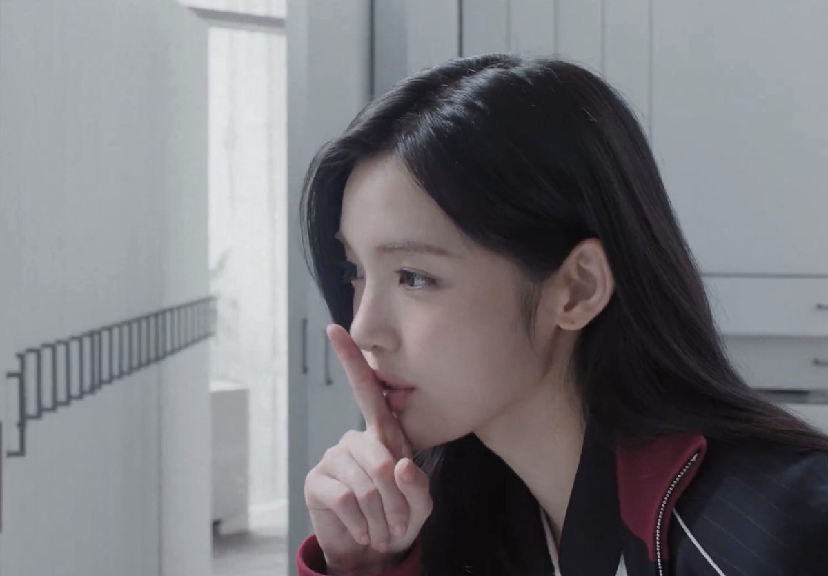 📸| 251010 Focus Trailer — #YUHA Pic Ver.

FOCUS TRAILER OUT NOW
#Hearts2Hearts_FocusTrailer
<a href="/Hearts2Hearts/">Hearts2Hearts</a> 

#YUHA #유하 #ユハ #柳河岚
#Hearts2Hearts #하츠투하츠