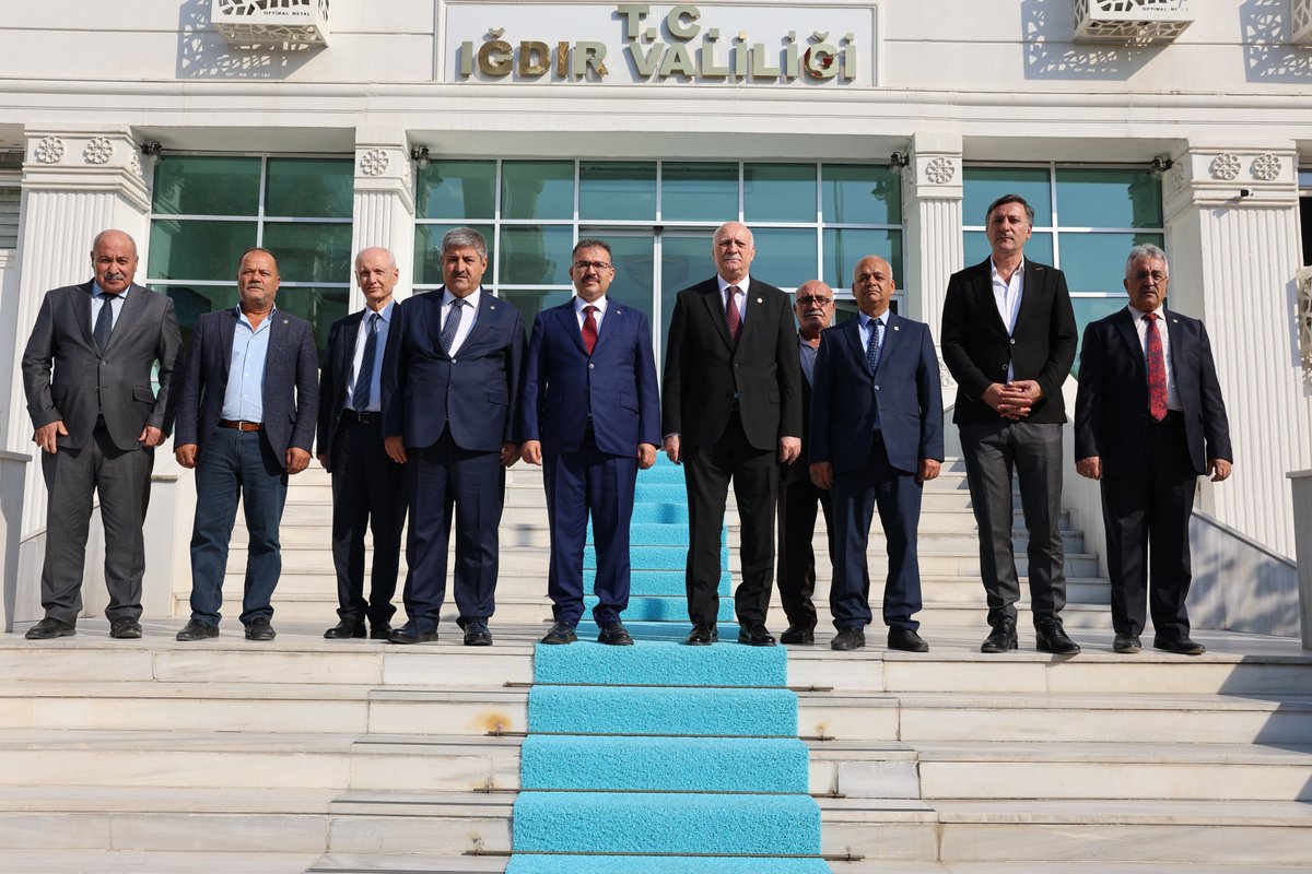 Iğdır Valiliği (@igdirvaliligi) on Twitter photo Türkiye Ziraat Odaları Birliği Genel Başkanı Şemsi Bayraktar, Iğdır Ziraat Odası Başkanı Tugay Bağrı ve beraberindeki heyet, Valimiz Ercan Turan'ı makamında ziyaret etti. Türkiye Ziraat Odaları Birliği Genel Başkanı Şemsi Bayraktar, Iğdır Ziraat Odası Başkanı Tugay Bağrı ve beraberindeki heyet, Valimiz Ercan Turan'ı makamında ziyaret etti.