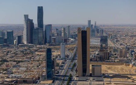 ستاندرد آند بورز تتوقع في تقرير حول كيفية إعادة السعودية هيكلة اقتصادها استمرار توسع سوق العقارات السكنية في الرياض.. قطاع عقارات التجزئة في الرياض قد يواجه فائضا محتملا في العرض. 