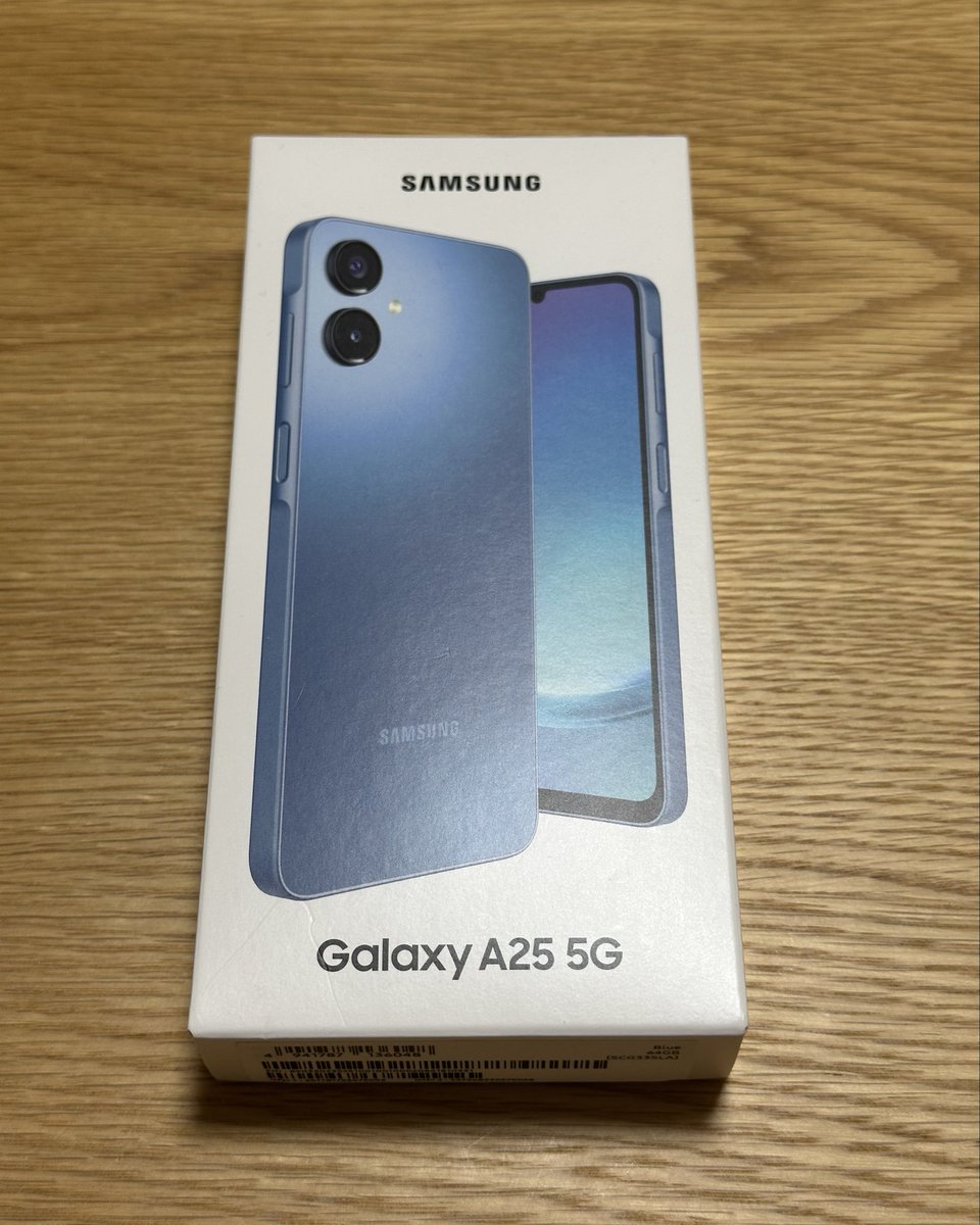 barigonzou's tweet image. 【抽選で1名様にプレゼント】

おかん用に買ったGalaxyA25のブルー
おかんに拒否られたんであげます

俺「そのiPhone14、そろそろ返すから次これ使って」

👩🏻‍🦱「それ前と同じアンドロイド？っていうの？それねぇ、なんか嫌なのよ、この今使ってるアイフォン？こっちの方が使いやすくていいんだけど…」…