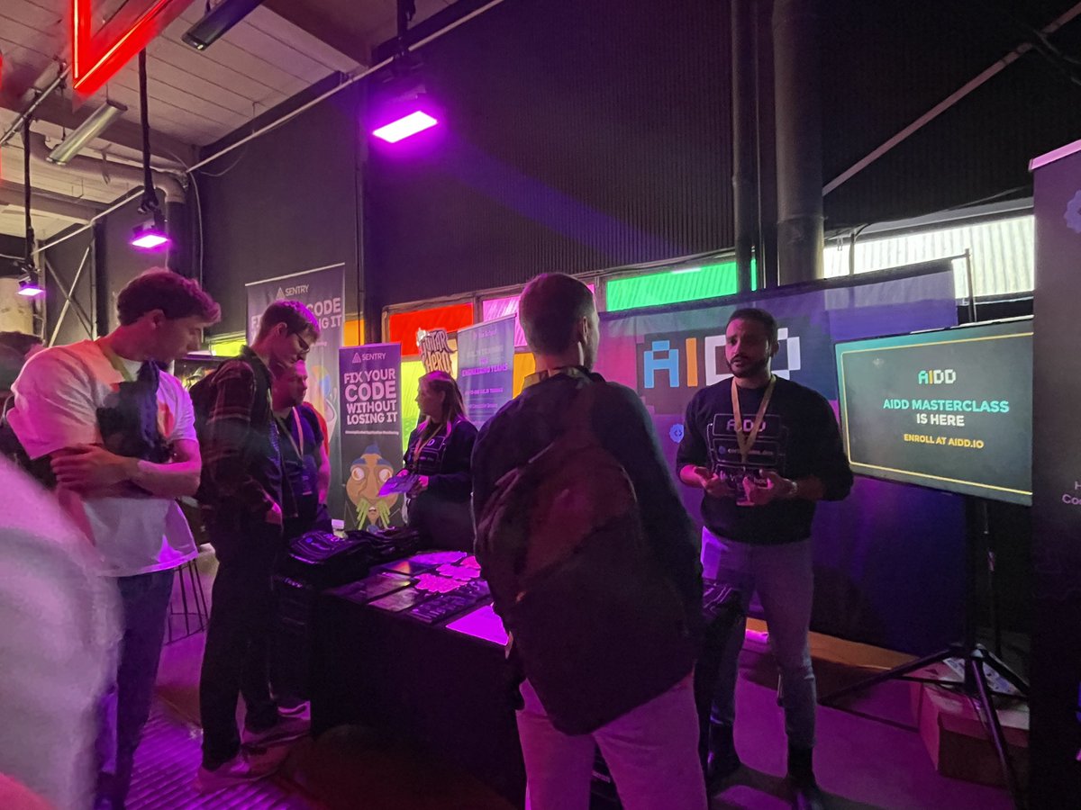 a_majkic's tweet image. Having a great time at @ViteConf ✨