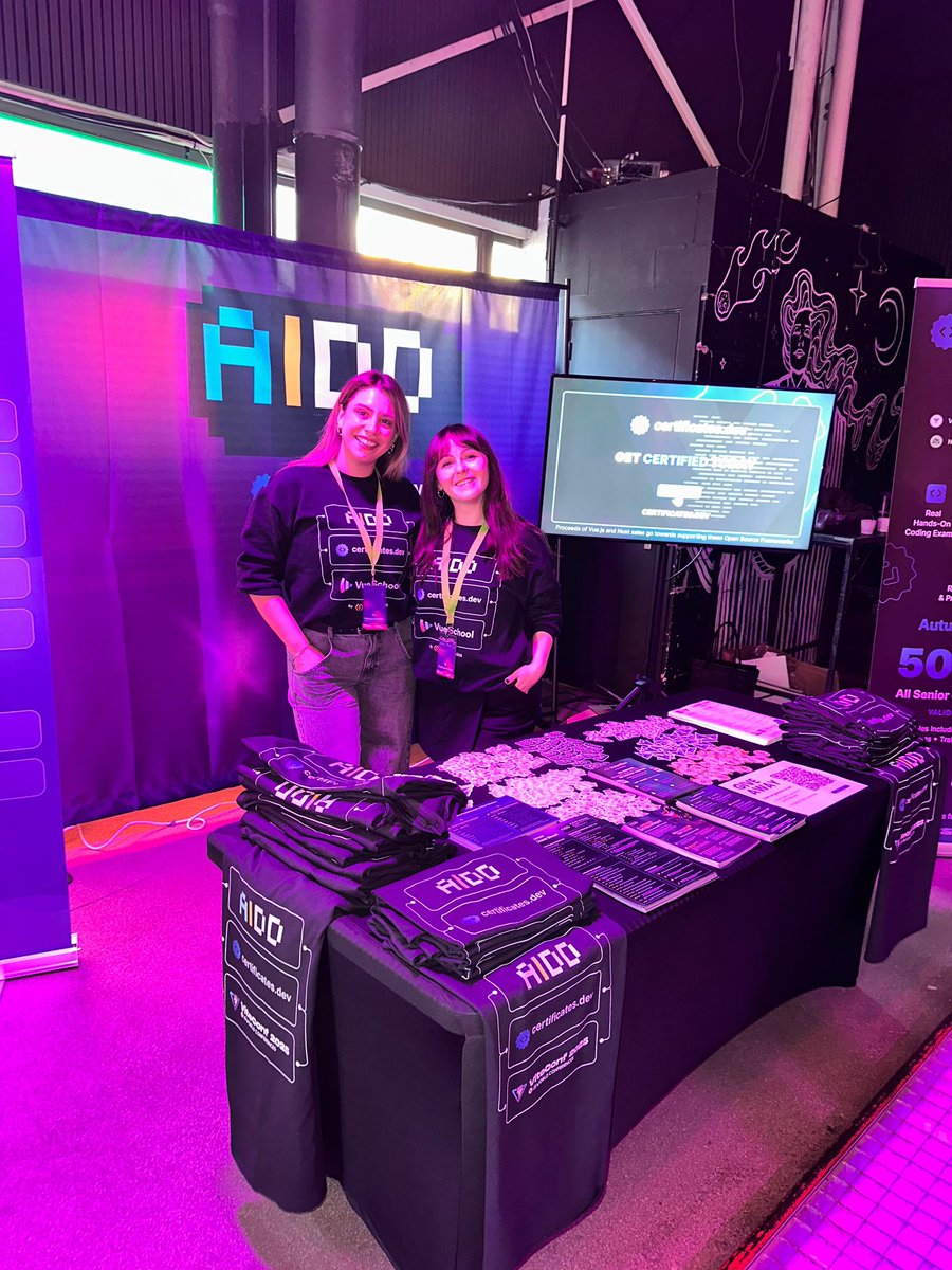 a_majkic's tweet image. Having a great time at @ViteConf ✨
