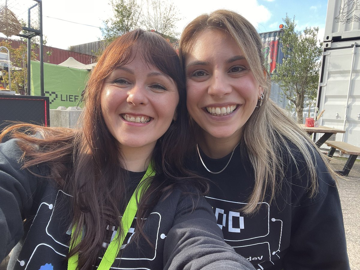 a_majkic's tweet image. Having a great time at @ViteConf ✨