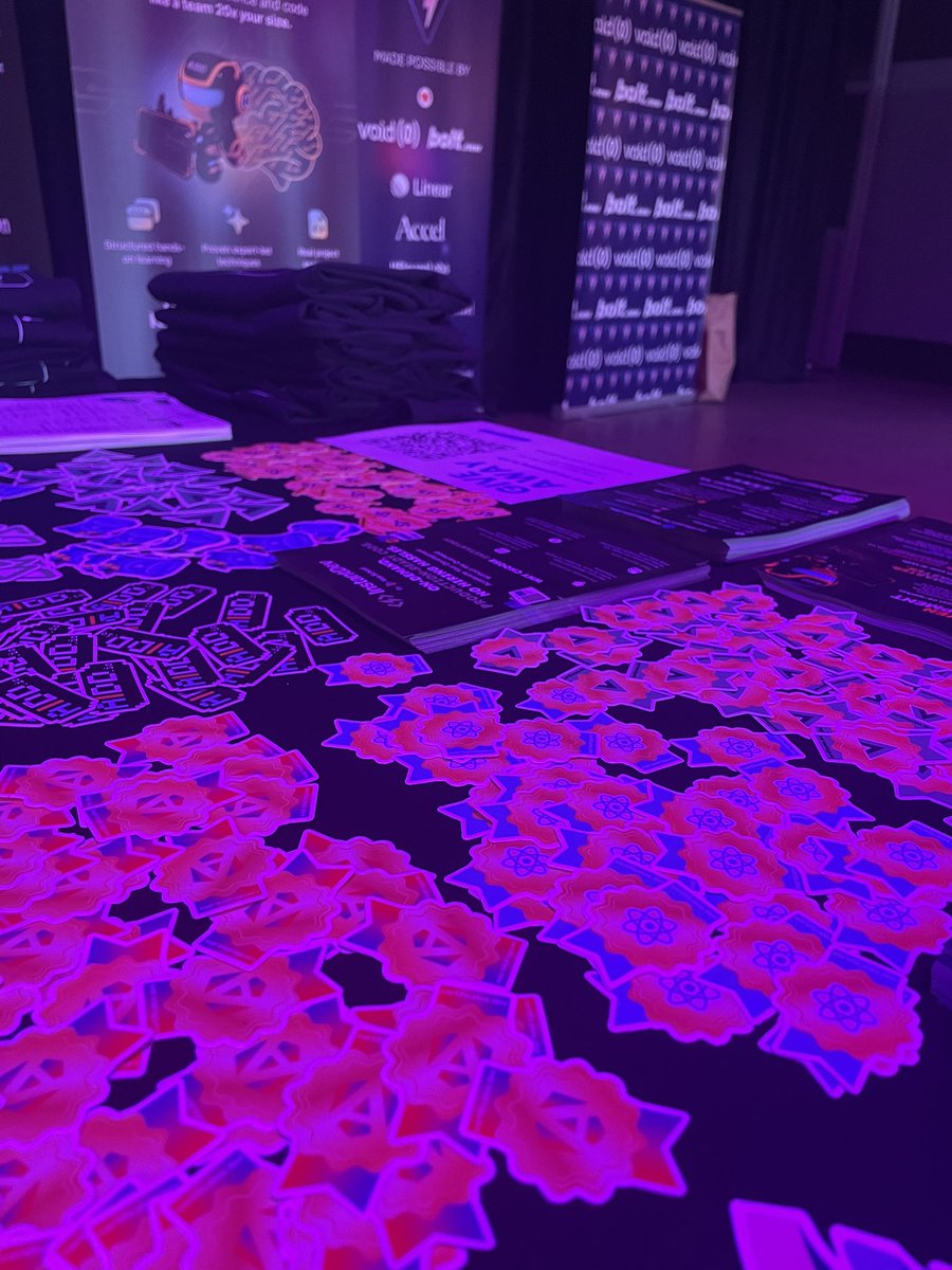 a_majkic's tweet image. Having a great time at @ViteConf ✨