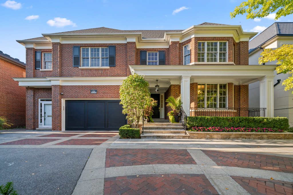 RobertCookHomes's tweet photo. Check this out! Truly one of a kind, this Richard Wengle–designed home sits on a rare 66’ lot with 7 beds, 11 bathrooms, and dual kitchens, including a kosher option. Perfect for multi-generational living, it features a private .. https://t.co/wJNJrPuGv8 https://t.co/Loi2Ju1l8A