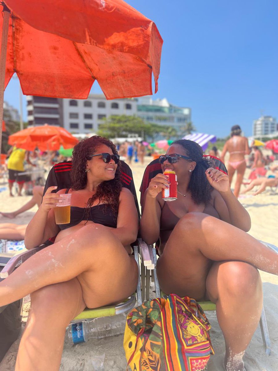 renatarrx's tweet photo. todo mundo que me conhece, conhece minha melhor amiga

e acho que isso fala muito sobre nós 

não existe Renata sem Thamiris.❤️ https://t.co/ZuwiCPRLee