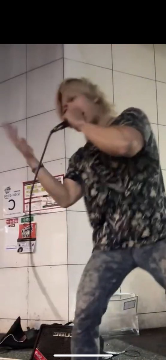youtube.com/live/4eVXQJo_9…

先日の路上ライブ公開しました！見てくれる人と同じ高さの目線で喋りながらできるのが路上の楽しいところの一つかもな〜！と良く思う。以前お会いした方と再会できたのも嬉しかったし、新しい出会いもまたあって楽しゅうお時間でございましたん！