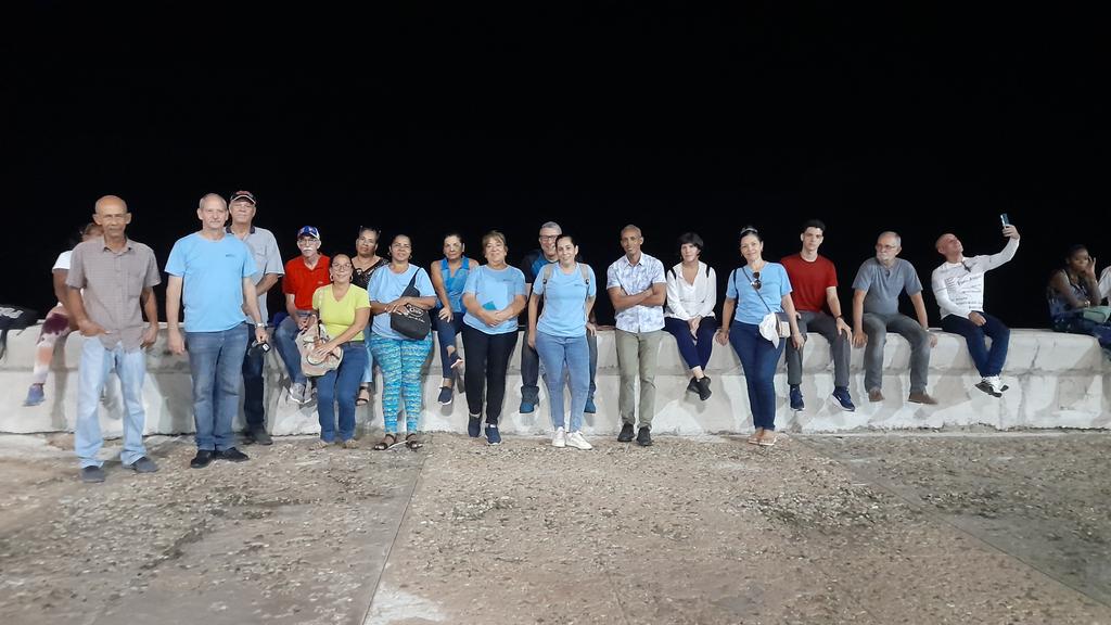 Desde muy temprano trabajadores del <a href="/MEP_CUBA/">Ministerio de Economía y Planificación de Cuba</a> en la Tribuna Antimperialista en solidaridad con el pueblo Palestino junto a los jóvenes palestinos que hoy se encuentran en #Cuba. Un apoyo de resistencia, en defensa de la paz y del derecho a la soberanía.
#FreePalestine