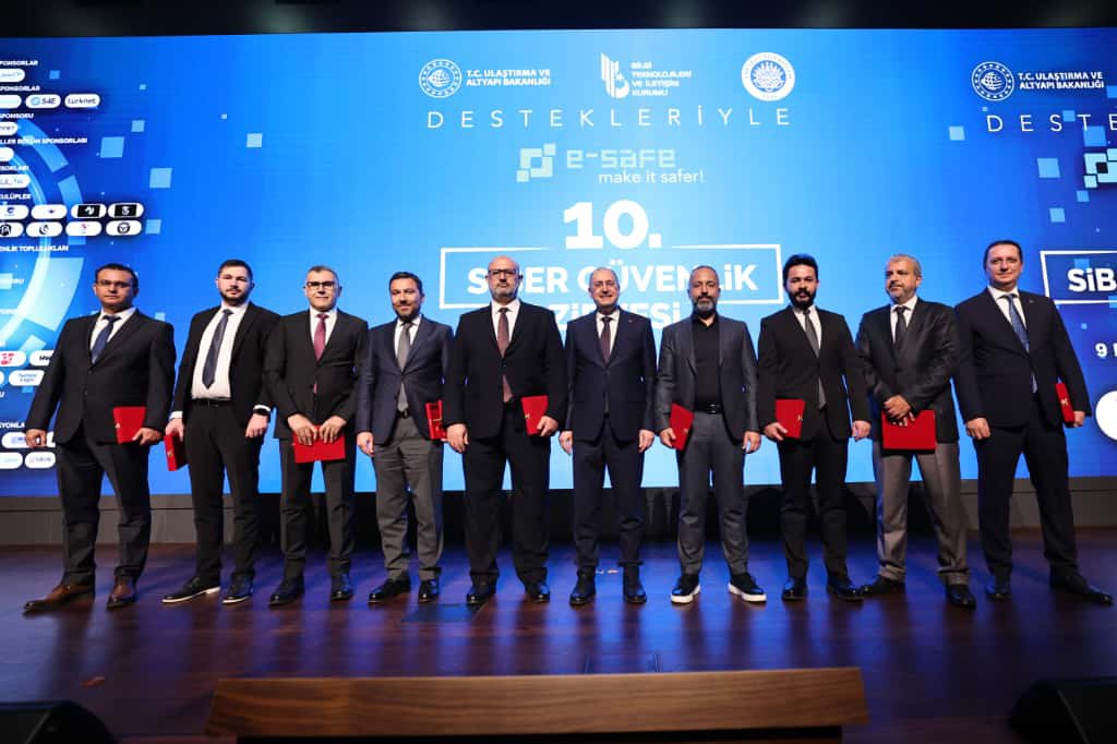 Bu yıl 10’uncusu düzenlenen e-Safe Siber Güvenlik Zirvesi’ne BTK olarak ev sahipliği yapıyoruz.

Sektör temsilcilerimiz, akademi, paydaşlarımız ve gençlerimizle bir araya gelerek ülkemizin siber geleceğini istişare ettik.

Türkiye olarak her geçen gün #SiberVatan'ımızın