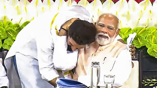TimesAlgebraIND's tweet image. HUGE BREAKING 🚨 All sorted in NDA !!

Strongest ever alliance in the history of Bihar !!

Things are sorted after meeting between Nityanand Rai and Chirag Paswan.

All 5 parties of NDA to jointly announce names of candidates on October 13.

Also don&apos;t underestimate the CM Job…
