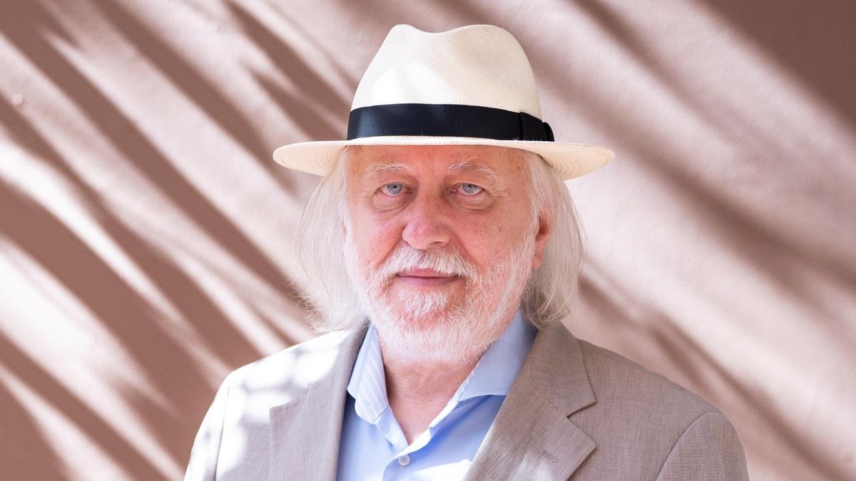 El húngaro László Krasznahorkai, Premio Nobel de Literatura 2025. 
La Academia Sueca premia al escritor “por su obra cautivadora y visionaria que, en medio del terror apocalíptico, reafirma el poder del arte”

#BibliotecasBiMA , #bibliotecasaljarafe , #PremioNobeldeLiteratura