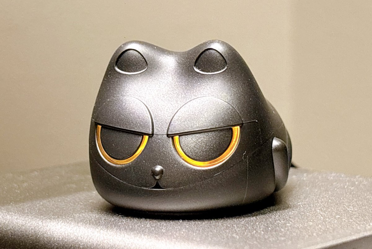int_lemon's tweet image. 最近買ってよかった穴あきマウス
軽くてずっと持ってても蒸れなくてよき！
ドングルはねこ🐾