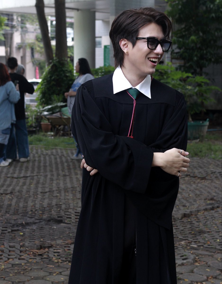 boarrapan's tweet photo. Congrats กับพี่บัณฑิตด้วยค้าบบบ เป็นโฟ้ดแบบนี้ตลอดไปนะ ยินดีมากๆที่ได้ไปหาทุกครั้ง Luv🫶🏻🤏🏻🎓✨
#fforthpcsp #ForthGraduatedDay
@forthpcsp https://t.co/zy7Jqk4ztw