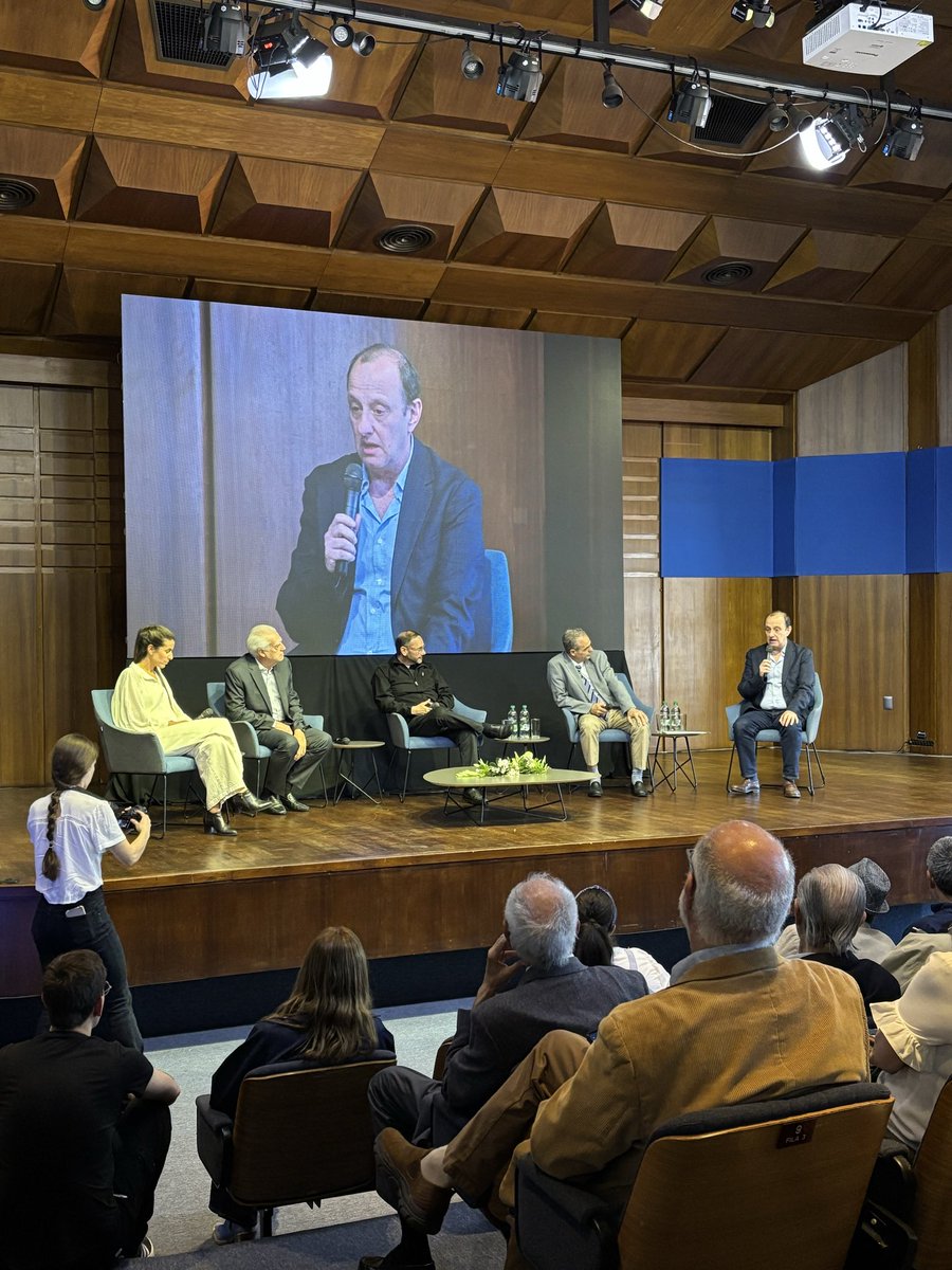 ACDE_URUGUAY's tweet photo. Comienza el diálogo en la mesa de #educación.

Modera @steinpipe. Participan @odovat, @ximenasommer, @OperttiRenato y Alejandro Korahais https://t.co/ZsF1RPJXUZ