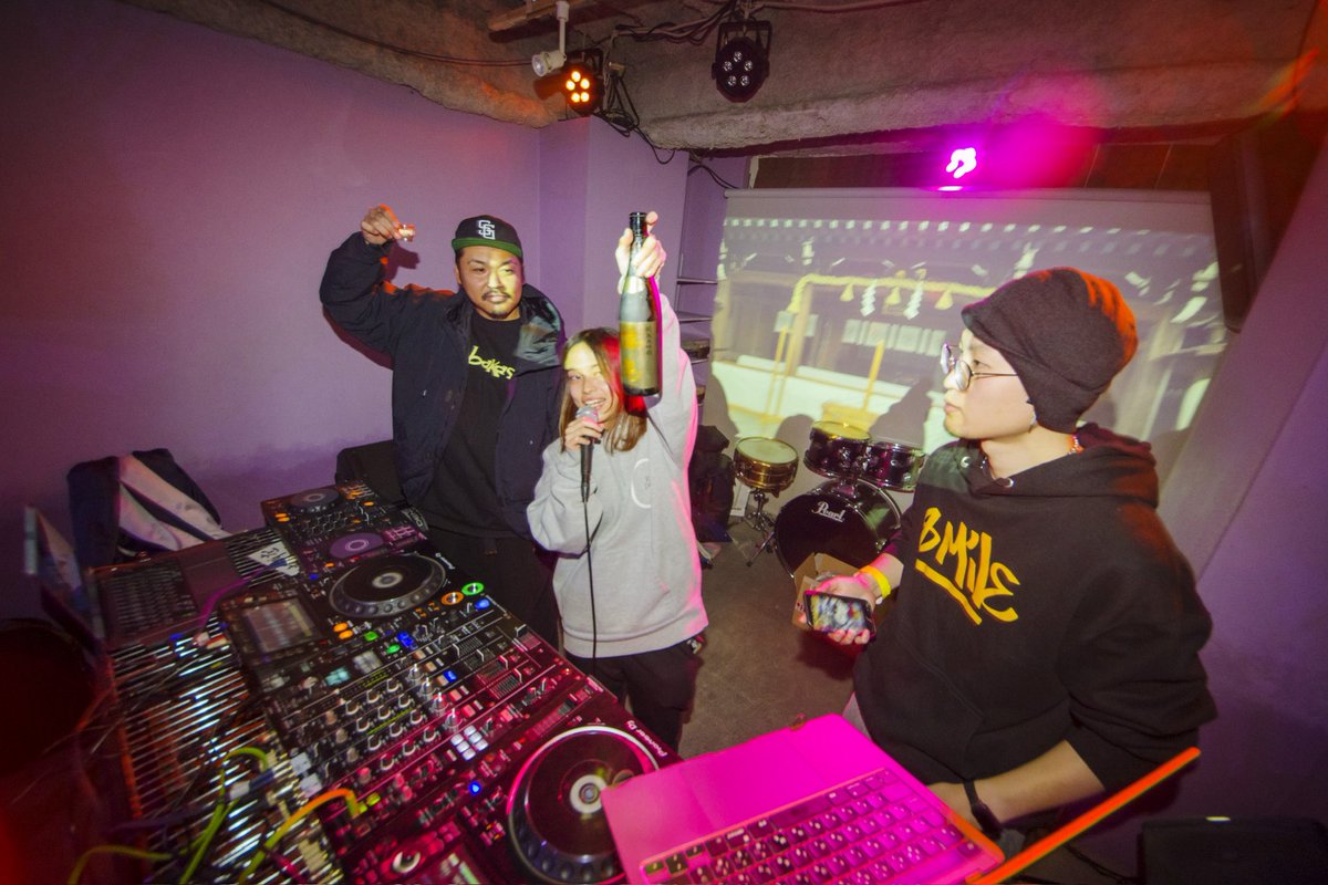 dj_recruit's tweet photo. 前回のSAGANMON vol.3の様子📸
佐賀酒飲んで、SAGANMON DJsの音楽聴いて、佐賀の美味しいおつまみも食べて、とにかくめちゃくちゃ楽しかった思い出💭
10/13(月祝)にまた #SAGANMON vol.4やるので、佐賀出身の方はもちろん、佐賀を知らない方もぜひ遊びに来てください!✨ https://t.co/9baUwcgb2l